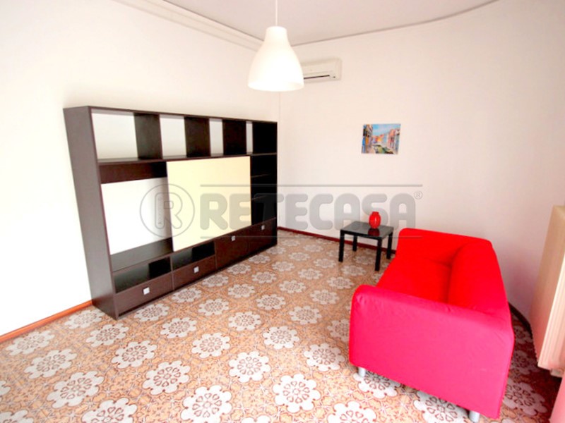 Appartamento in Vendita a Vicenza, 135'000&euro;, 91 m², con Box