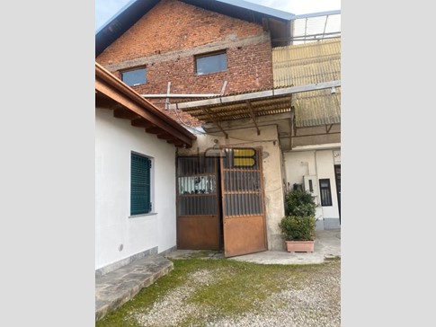 Quadrilocale in Vendita a Busto Arsizio, 140'000&euro;, 290 m²