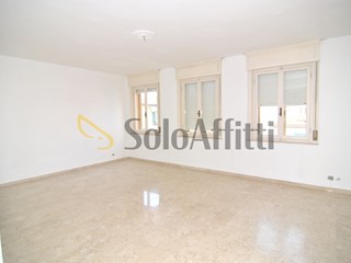 Appartamento in Affitto a Livorno, zona Centro, 1'360&euro;, 150 m²