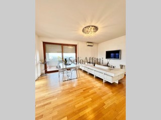 Bilocale in Affitto a Bari, zona Poggiofranco, 1'100&euro;, 75 m², arredato