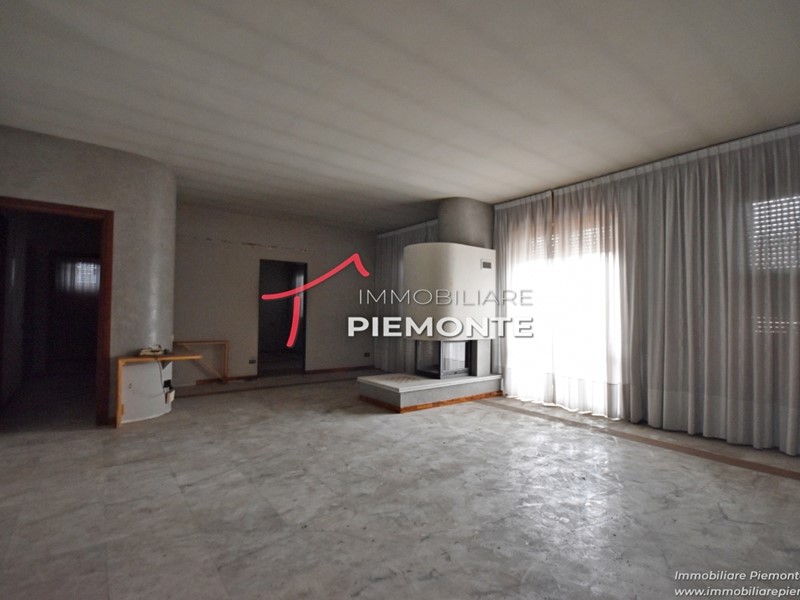 Quadrilocale in Vendita a Borgomanero, 185'000&euro;, 159 m²