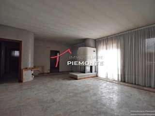 Quadrilocale in Vendita a Borgomanero, 185'000&euro;, 159 m²