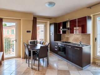 Trilocale in Vendita a Soiano Del Lago, 295'000&euro;, 105 m², con Box