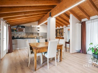 Trilocale in Vendita a Soiano Del Lago, 450'000&euro;, 150 m², con Box