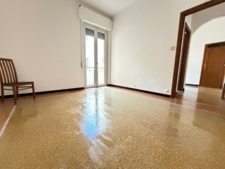 Appartamento in Vendita a Genova, zona Sampierdarena, 62'000&euro;, 61 m²