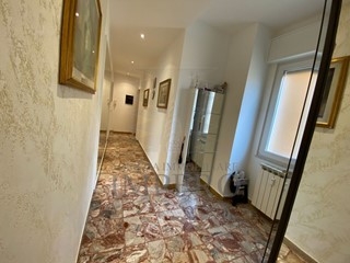 Trilocale in Vendita a Ventimiglia, zona Vicinanze mare, 235'000&euro;, 80 m²