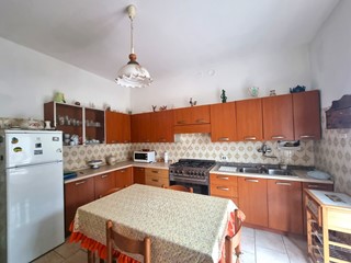 Quadrilocale in Vendita a Ventimiglia, zona Gallardi, 139'000&euro;, 110 m²