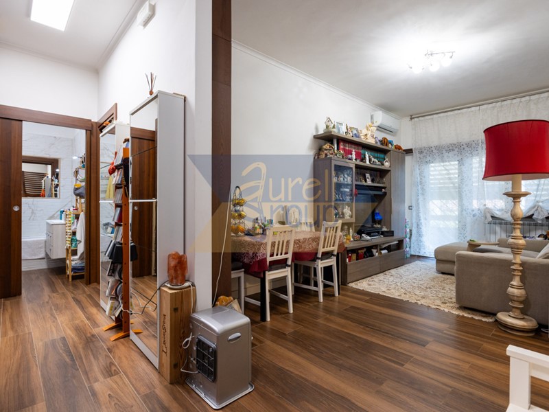 Bilocale in Vendita a Roma, zona CinecittÃ, 270'000&euro;, 72 m²