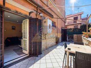 Bilocale in Vendita a Roma, zona Torre Gaia, 120'000&euro;, 43 m²