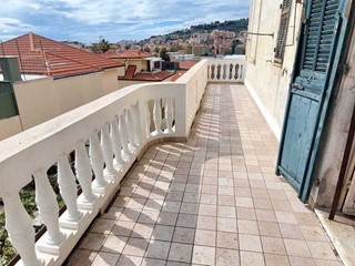 Appartamento in Vendita a Imperia, zona Oneglia, 170'000&euro;, 120 m²