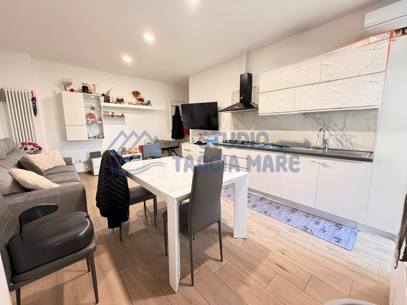 Trilocale in Vendita a Riva Ligure, 280'000&euro;, 75 m², arredato