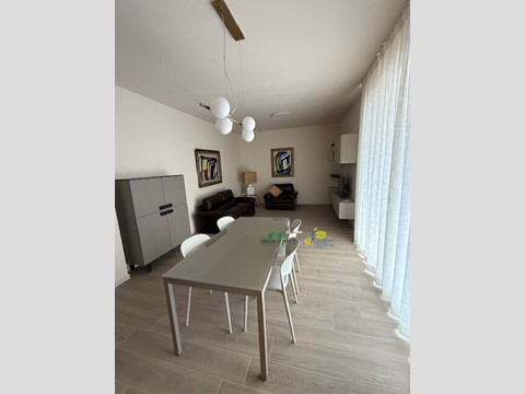 Bilocale in Affitto a Parma, 1'200&euro;, 70 m², arredato, con Box