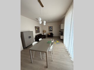 Bilocale in Affitto a Parma, 1'200&euro;, 70 m², arredato, con Box