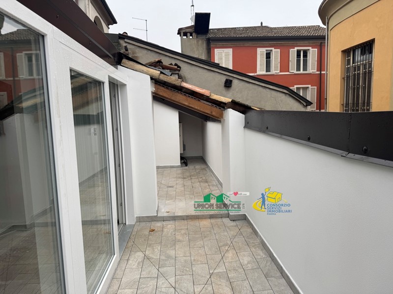 Appartamento in Vendita a Parma, 750'000&euro;, 205 m², con Box