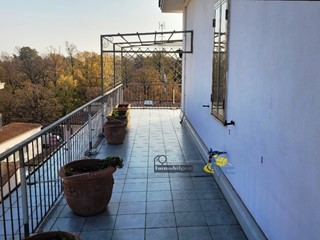 Appartamento in Vendita a Parma, zona Pablo - Prati Bocchi - Osp. Maggiore, 398'000&euro;, 177 m², con Box