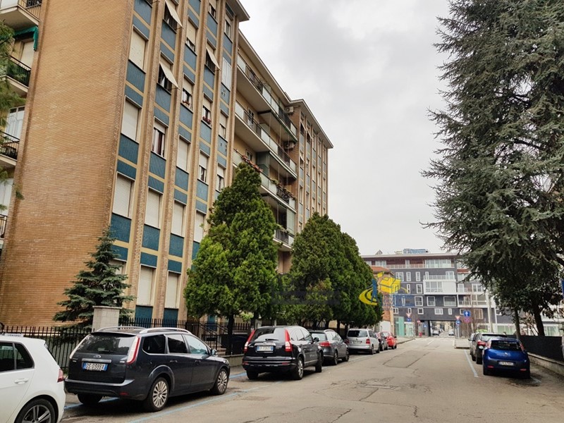 Trilocale in Vendita a Parma, zona Parma CittÃ  Nord, 145'000&euro;, 85 m², arredato, con Box