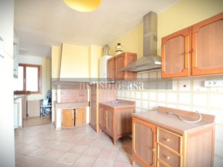 Appartamento in Vendita a Perugia, 136'000&euro;, 150 m², con Box