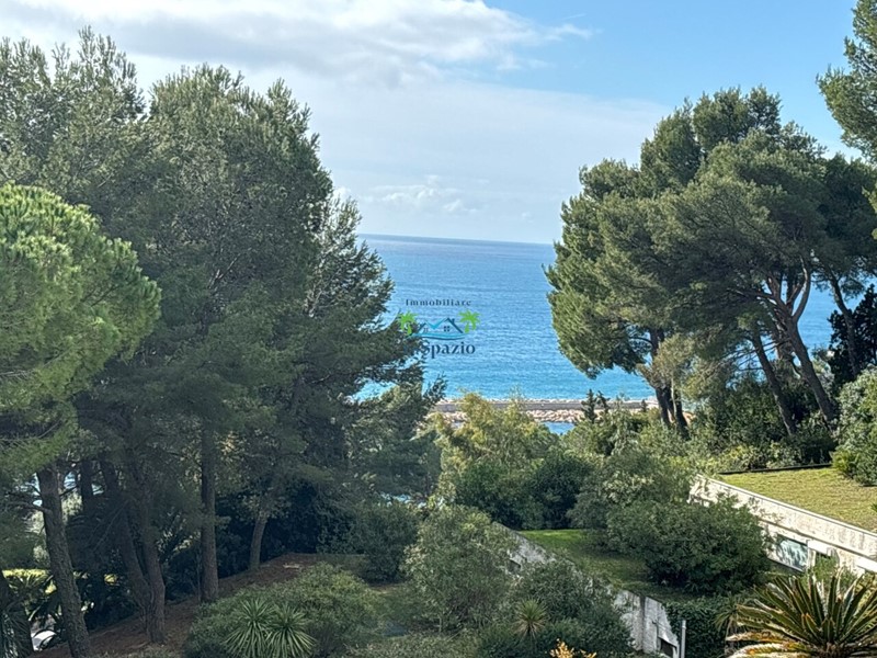 Bilocale in Vendita a Andora, zona Pinamare, 480'000&euro;, 74 m², arredato, con Box