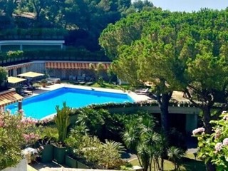 Bilocale in Vendita a Andora, zona Pinamare, 480'000&euro;, 74 m², arredato, con Box