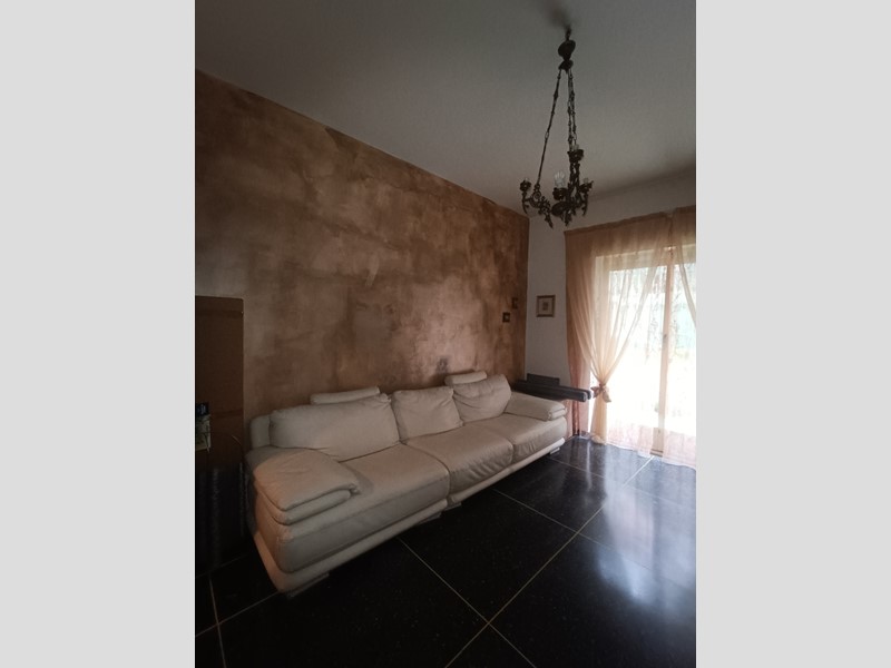 Appartamento in Vendita a Genova, zona Di Negro, 118'000&euro;, 100 m²