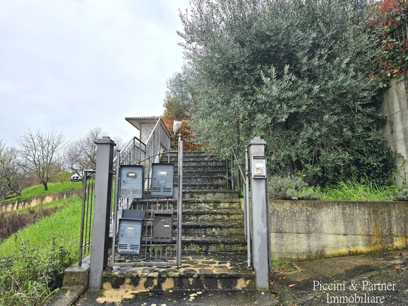 Appartamento in Vendita a Paciano, 185'000&euro;, 129 m², con Box