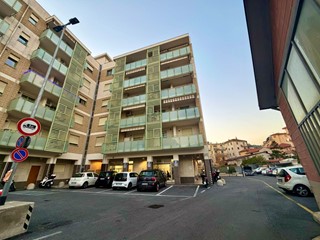 Quadrilocale in Vendita a Imperia, 255'000&euro;, 110 m², con Box