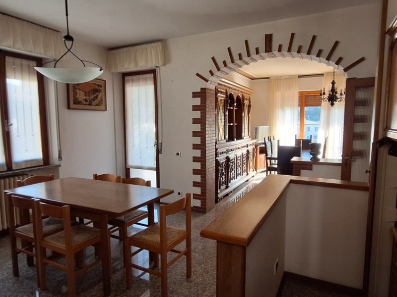 Appartamento in Vendita a Rapolano Terme, zona Serre Di Rapolano, 145'000&euro;, 125 m², con Box