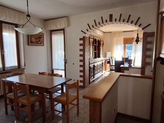 Appartamento in Vendita a Rapolano Terme, zona Serre Di Rapolano, 145'000&euro;, 125 m², con Box