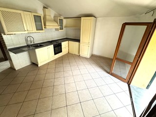 Trilocale in Vendita a Vernio, 90'000&euro;, 70 m²