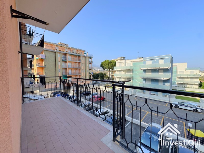 Trilocale in Vendita a Borghetto Santo Spirito, 199'000&euro;, 65 m², arredato, con Box