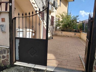 Trilocale in Vendita a Guidonia Montecelio, zona Villanova, 142'000&euro;, 60 m², arredato