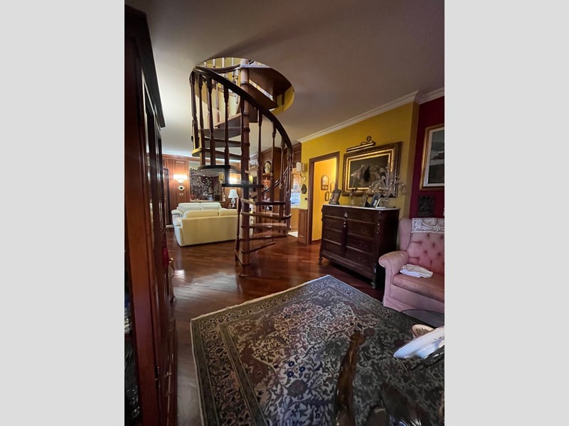 Appartamento in Vendita a Venaria Reale, 330'000&euro;, 189 m², con Box