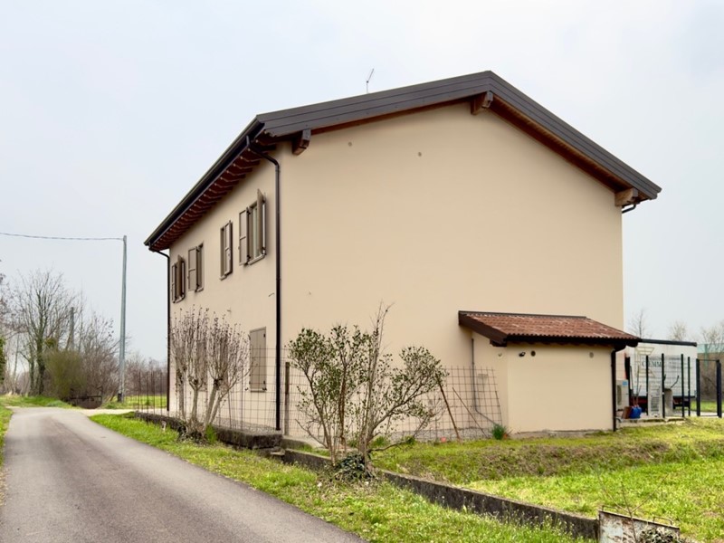Trilocale in Vendita a Chiari, 270'000&euro;, 164 m²