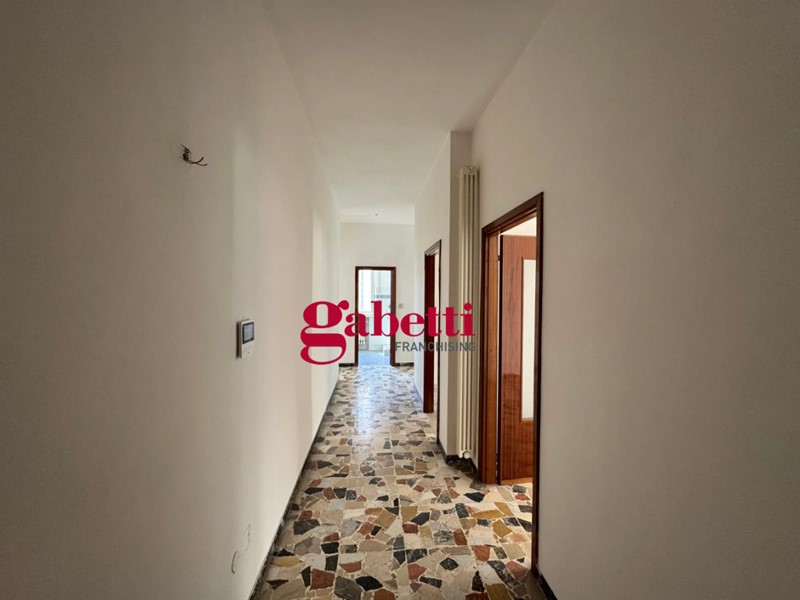 Quadrilocale in Vendita a Rimini, 240'000&euro;, 90 m², con Box