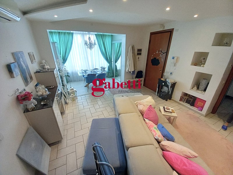 Appartamento in Vendita a Riccione, 400'000&euro;, 140 m², con Box