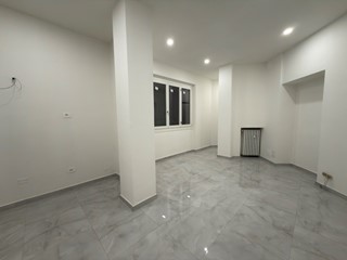 Trilocale in Vendita a Reggio Emilia, zona Centro storico, 225'000&euro;, 90 m², con Box