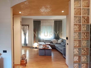 Appartamento in Vendita a Abbadia San Salvatore, 123'000&euro;, 99 m², arredato