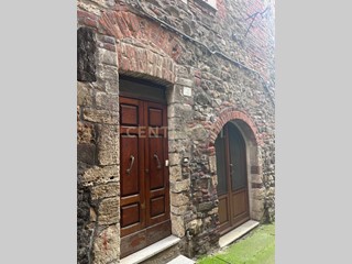 Quadrilocale in Vendita a Manciano, zona Montemerano, 78'000&euro;, 87 m²