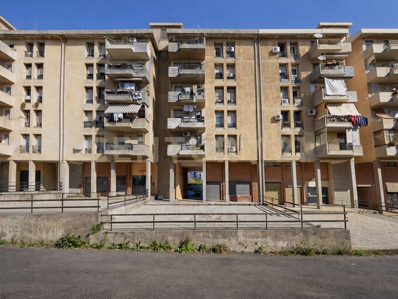 Quadrilocale in Vendita a Catania, 89'000&euro;, 105 m², arredato