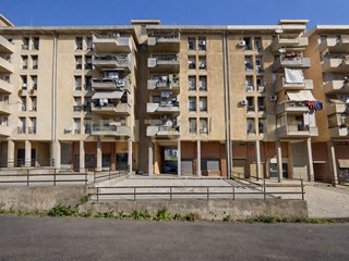Quadrilocale in Vendita a Catania, 89'000&euro;, 105 m², arredato