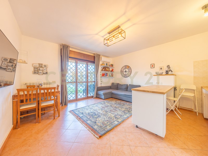 Appartamento in Vendita a Roma, 112'000&euro;, 55 m², con Box