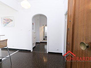 Appartamento in Vendita a Genova, zona Pegli, 198'000&euro;, 130 m²