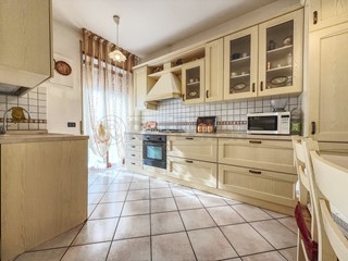 Appartamento in Vendita a Montecchio Maggiore, 228'000&euro;, 130 m², con Box