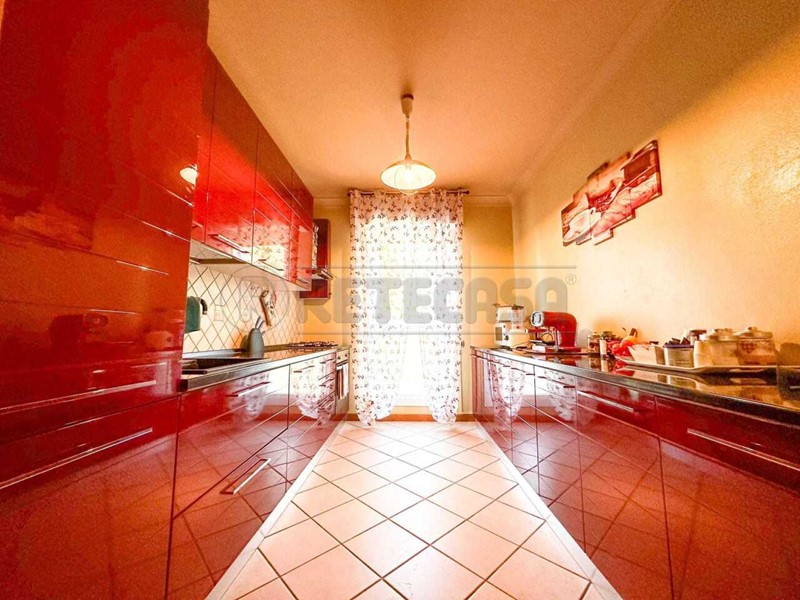 Appartamento in Vendita a Desenzano del Garda, 395'000&euro;, 140 m²