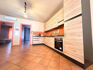 Appartamento in Vendita a Desenzano del Garda, 295'000&euro;, 140 m²