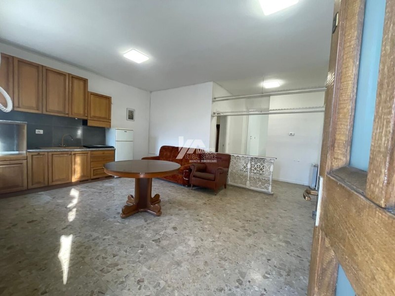 Appartamento in Vendita a Lumezzane, 200'000&euro;, 170 m², con Box
