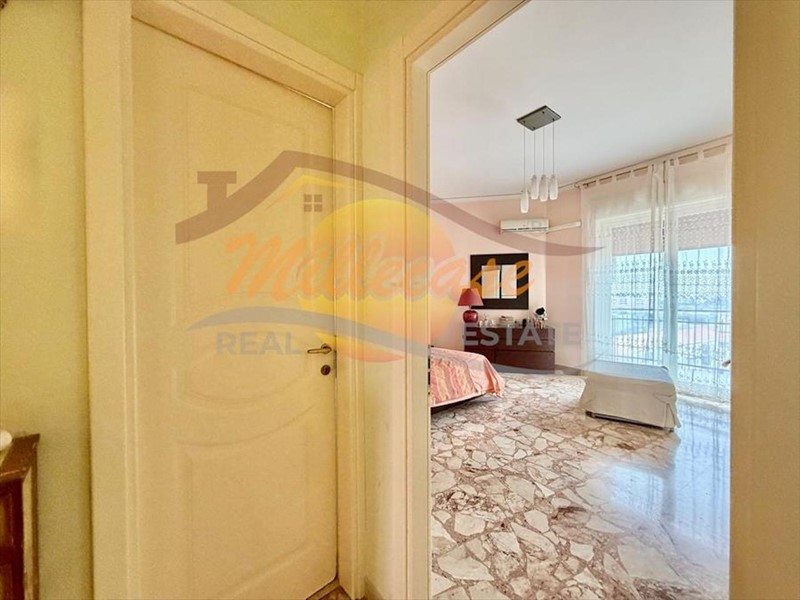 Appartamento in Vendita a Siracusa, zona Panagia, 108'000&euro;, 129 m²