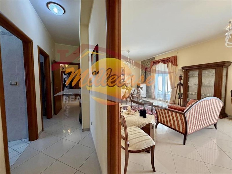 Appartamento in Vendita a Siracusa, zona Tisia - Tica - Zecchino, 148'000&euro;, 160 m²