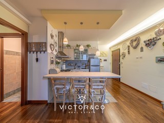 Trilocale in Vendita a Novara, zona Torrion Quartara, 155'000&euro;, 86 m², con Box