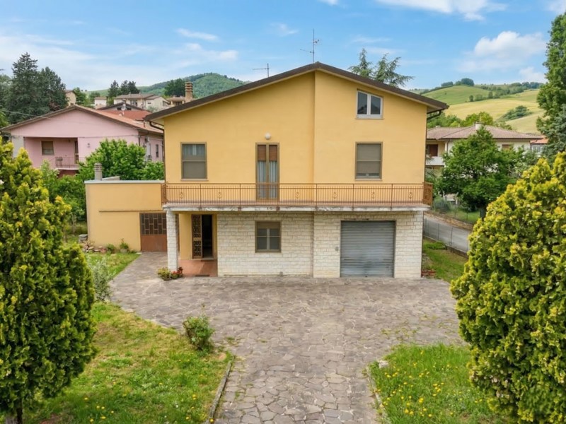 Appartamento in Vendita a Novafeltria, zona Secchiano, 128'000&euro;, 152 m²